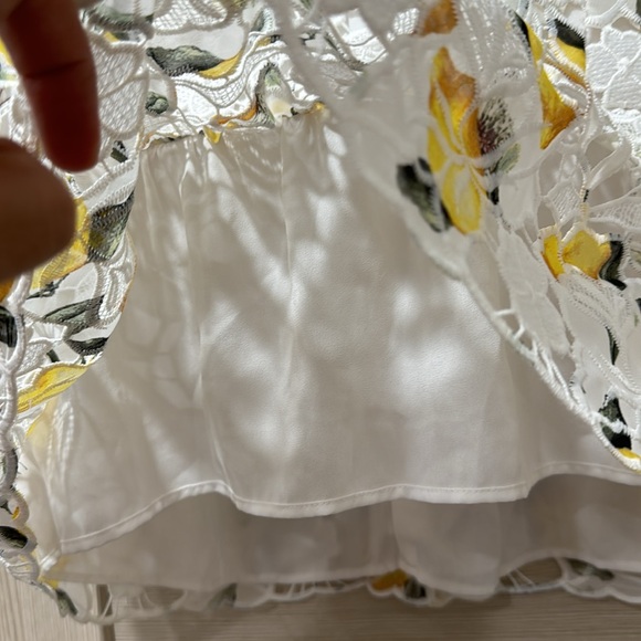 White house black market lemon print Lace peplum top Size 12 - Picture 7 of 10